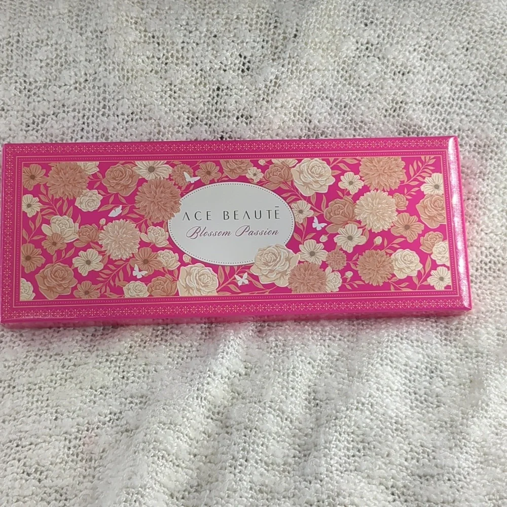 Ace Beautē Blossom Passion Palette, 19.2g/0.68oz - Picture 4 of 13